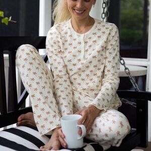 Roller Rabbit x Faherty Palms Pajama
Set Medium